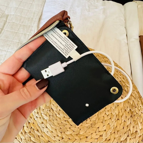 New Liz Claiborne Wristlet Charging Wallet Clutch - Picture 6 of 6